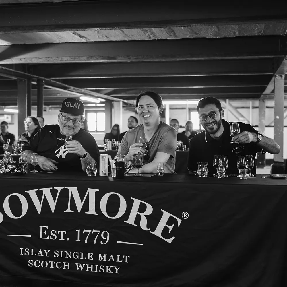 People at bar during Feis Ile.